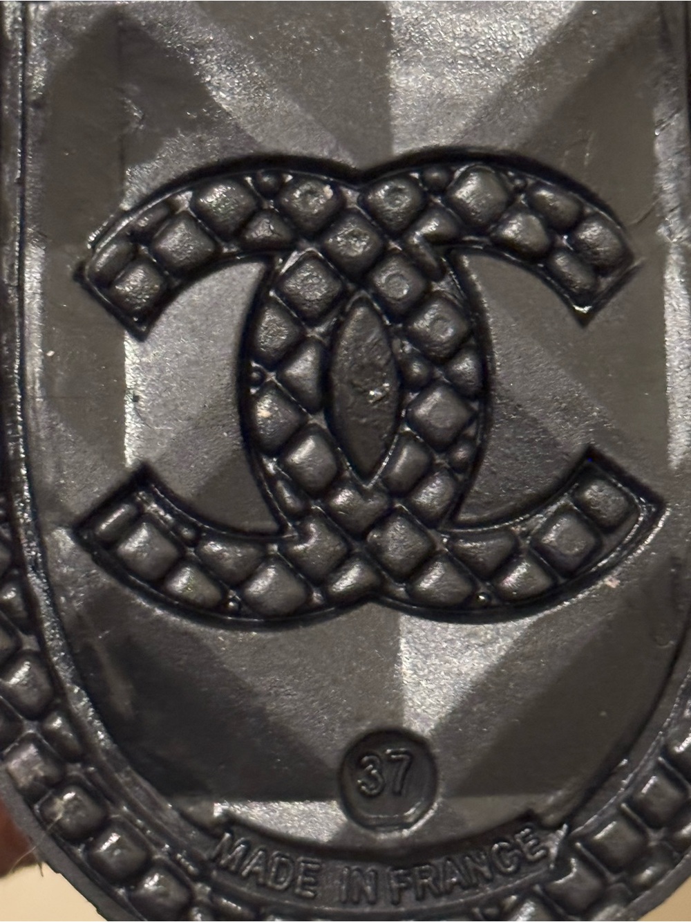 CHANEL Black Quilted Interlocking CC Detail - Picture 5 of 6